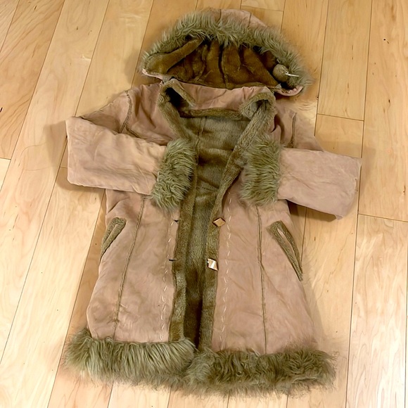 Vintage Jackets & Blazers - 70’s fur trimmed coat